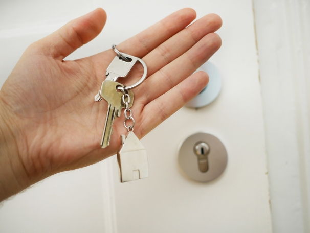 https://ElenaMackey.StopRentingStartOwning.com